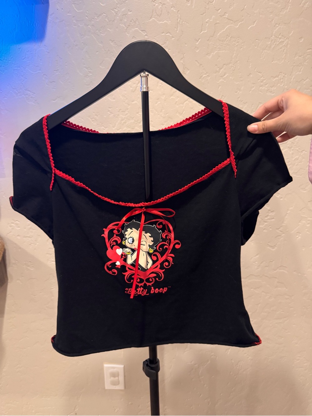 ROMWE Black Crop Top with Red Trim & Betty Boop Graphic